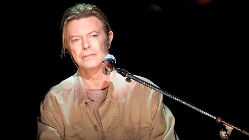 Illustration for article titled 7 David Bowie Pics That Are So Impossibly Cool They Need To Be Offset With Tax Forms