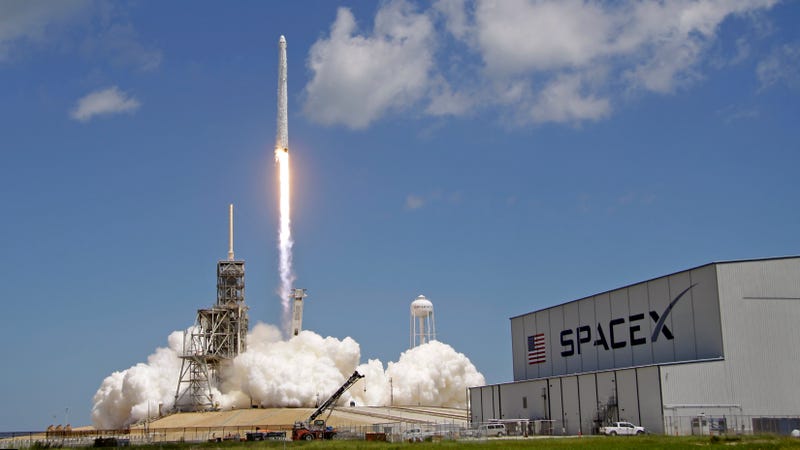 SpaceX Delays Next Falcon 9 Launch, Said to Carry Starlink ...