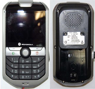 Illustration for article titled Leaked Motorola M990 GPS Phone is a Car Phone? Wha?