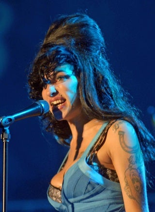 Illustration for article titled Amy's Comeback Gig Is A Total Disaster