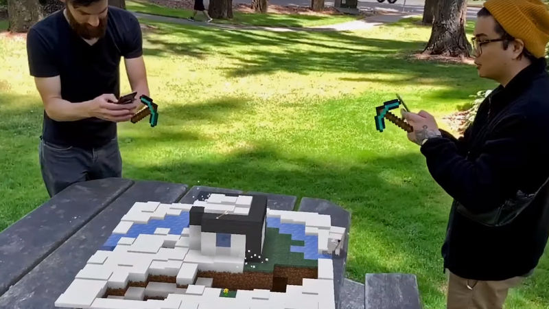 Illustration for the article titled Minecraft Earth Gameplay is adorable