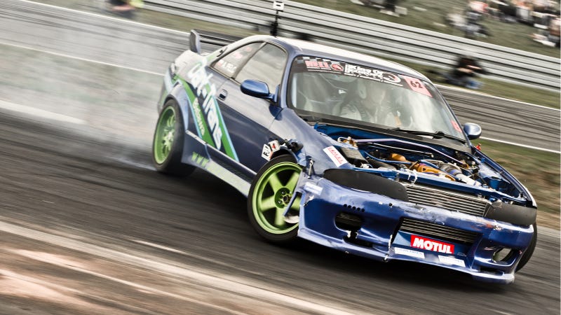 Your Ridiculously Drifty R33 Nissan Skyline Wallpaper Is Here
