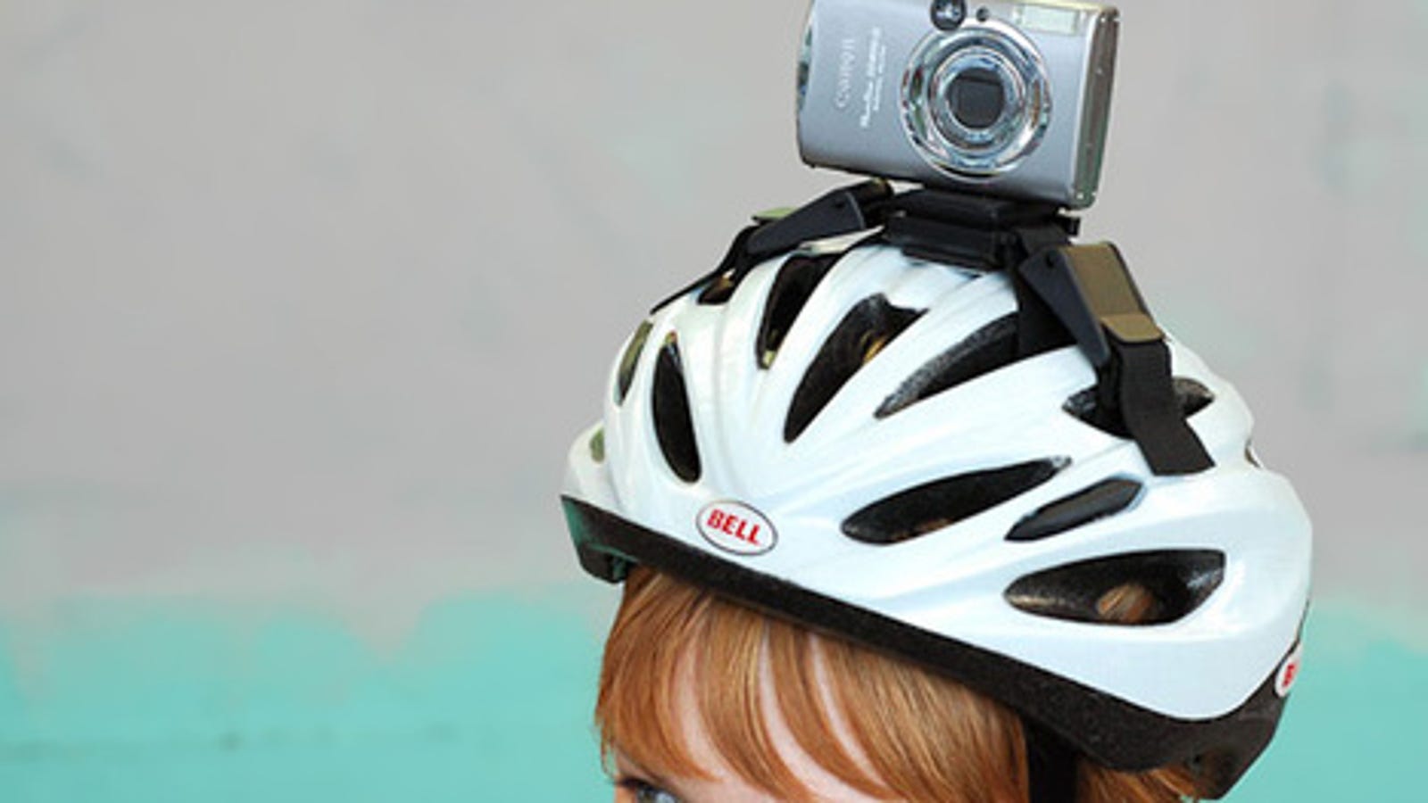 Cameras lethal company. Велосипедный шлем с камерой. Фотокамера на каске. Каска с камерой на голову. Мини камера на шлем.