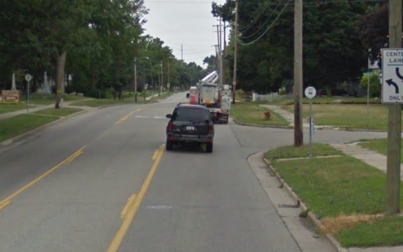Illustration for article titled Does this Michigan Law Allow for Passing In the Center Turn Lane?