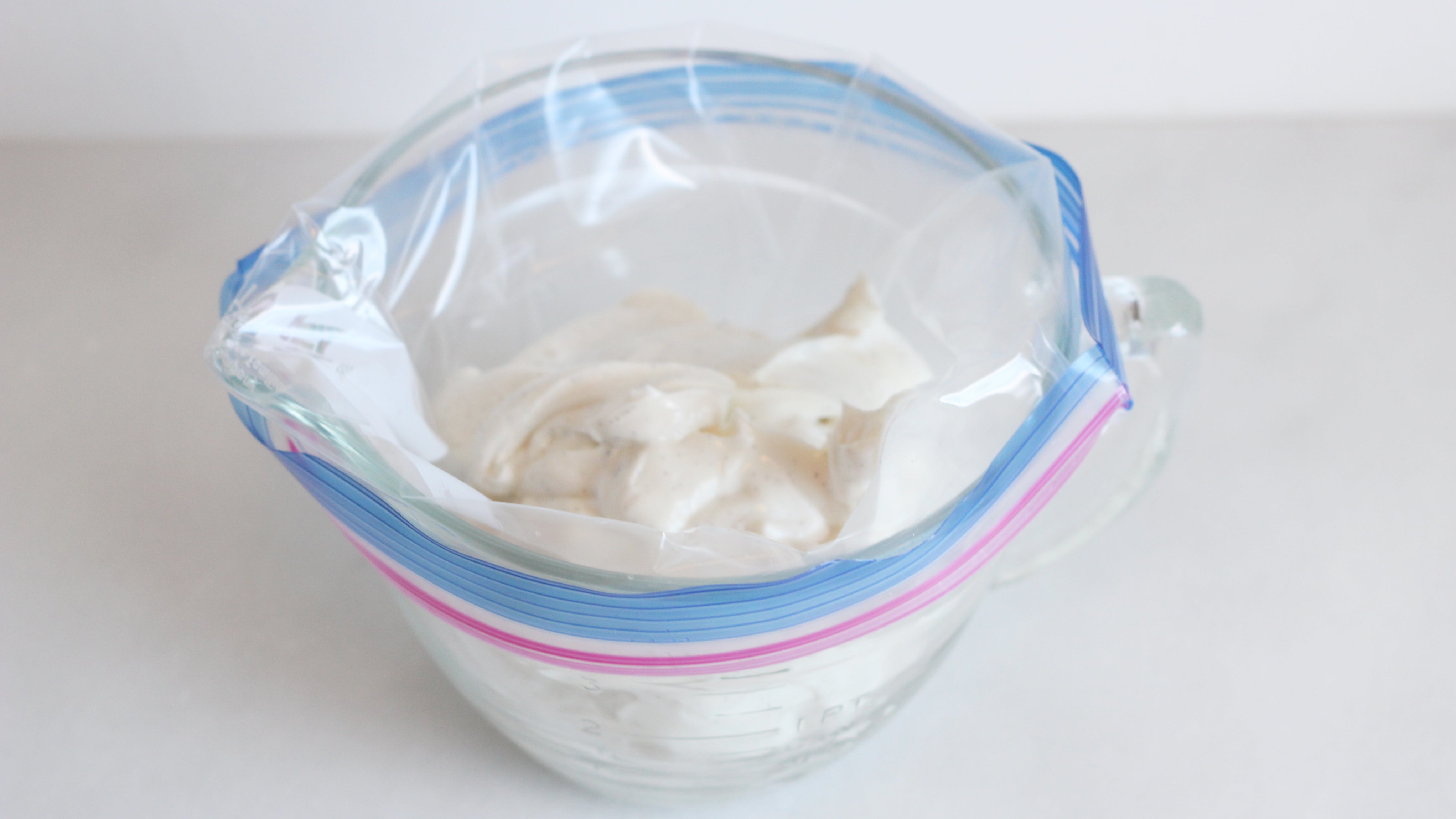 Here's How You Fill A Freezer Bag With Liquid