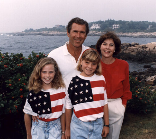 What Politicians' Family Portraits Say About Them