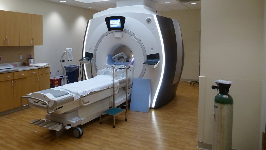 Man Carrying Oxygen Tank Dies After Being Sucked Into Mri Machine Gizmodo Australia 8135