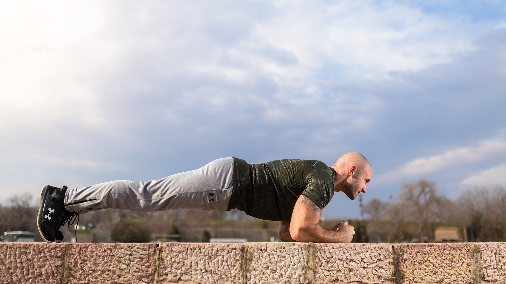 make-your-planks-harder-with-these-variations-lifehacker-australia