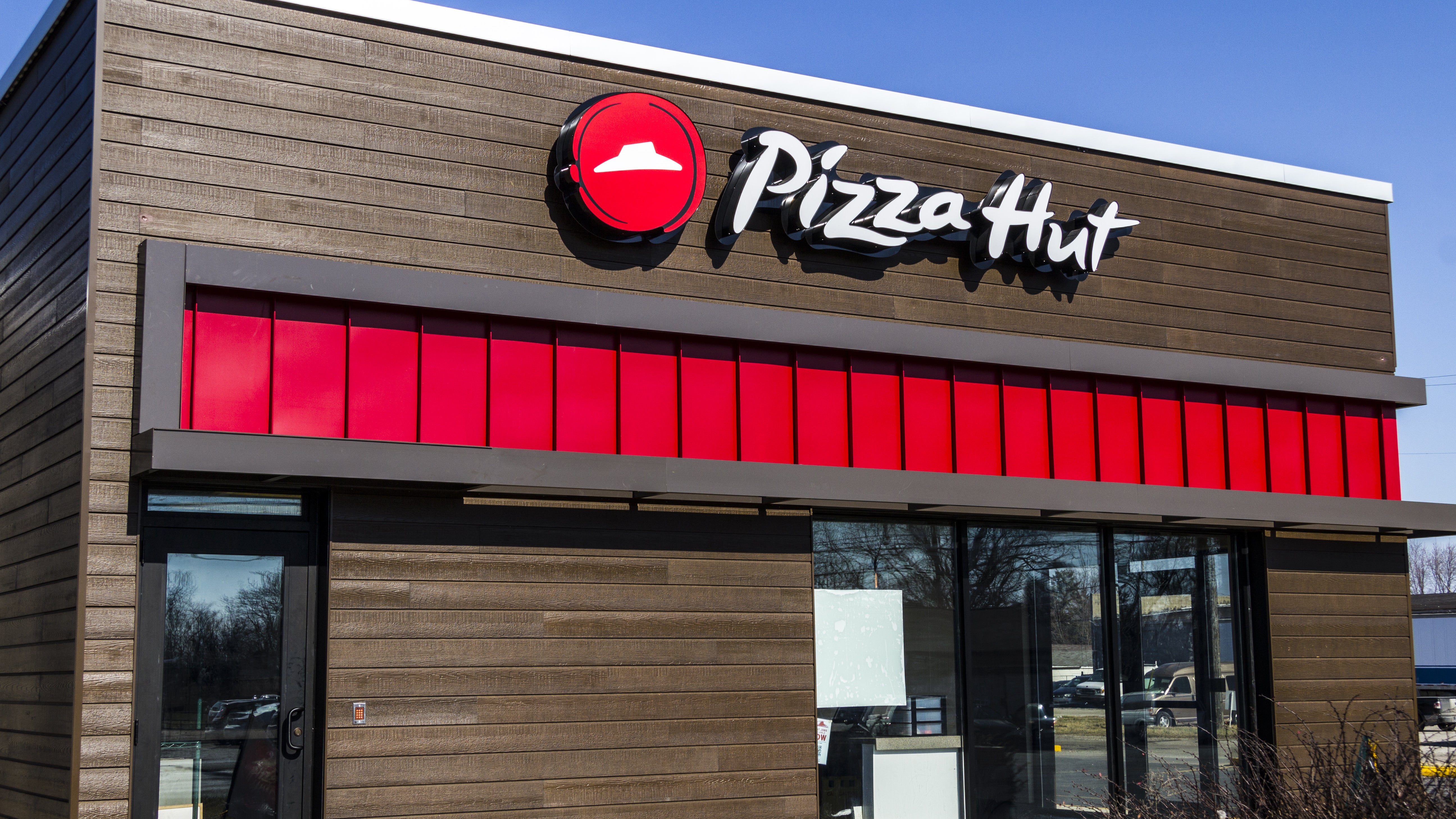 2020 High School Graduates Can Get A Free Pizza Hut Pizza Today