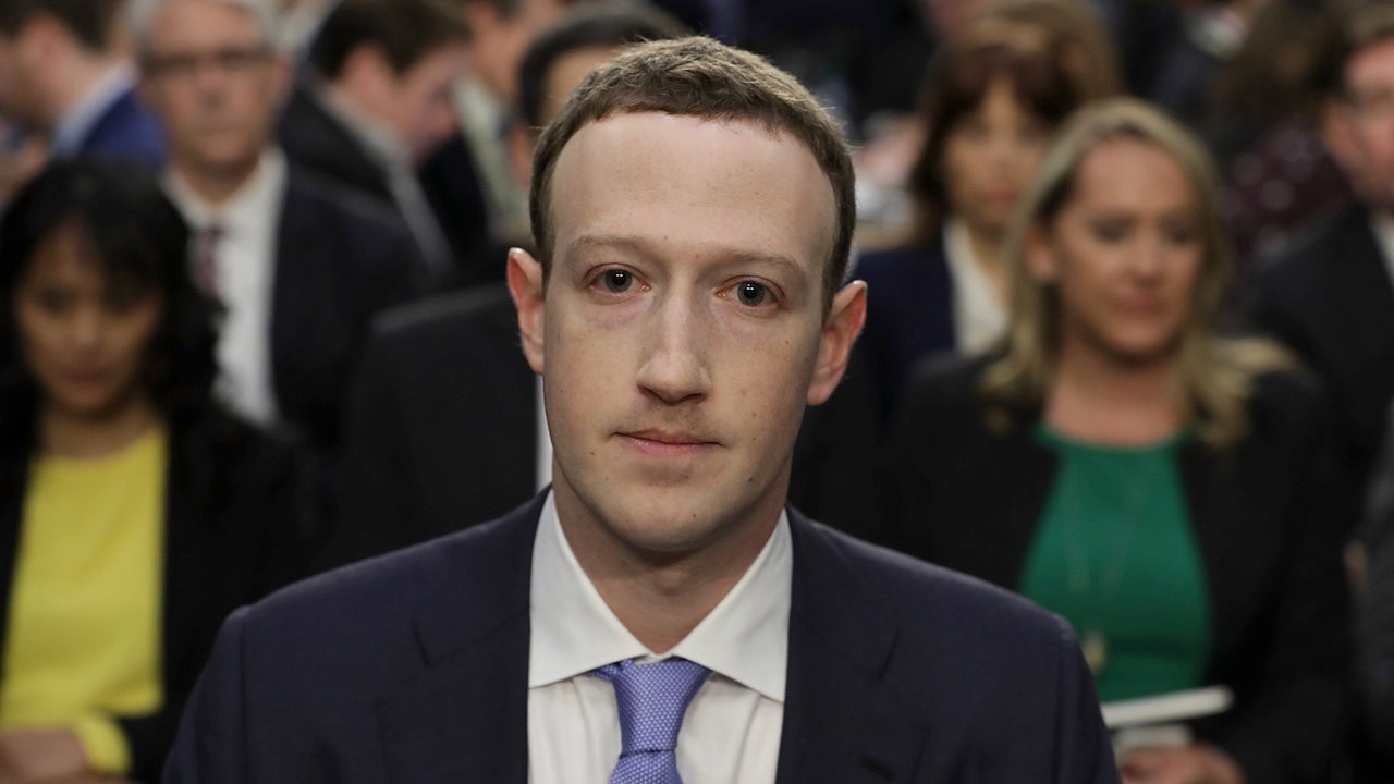 Mark Zuckerberg sitting before the US Senates