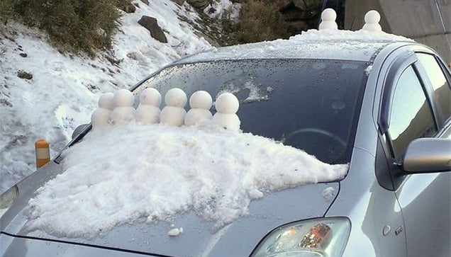 Recreate Your Favourite Calvin and Hobbes Comics With Tiny Snowman Molds