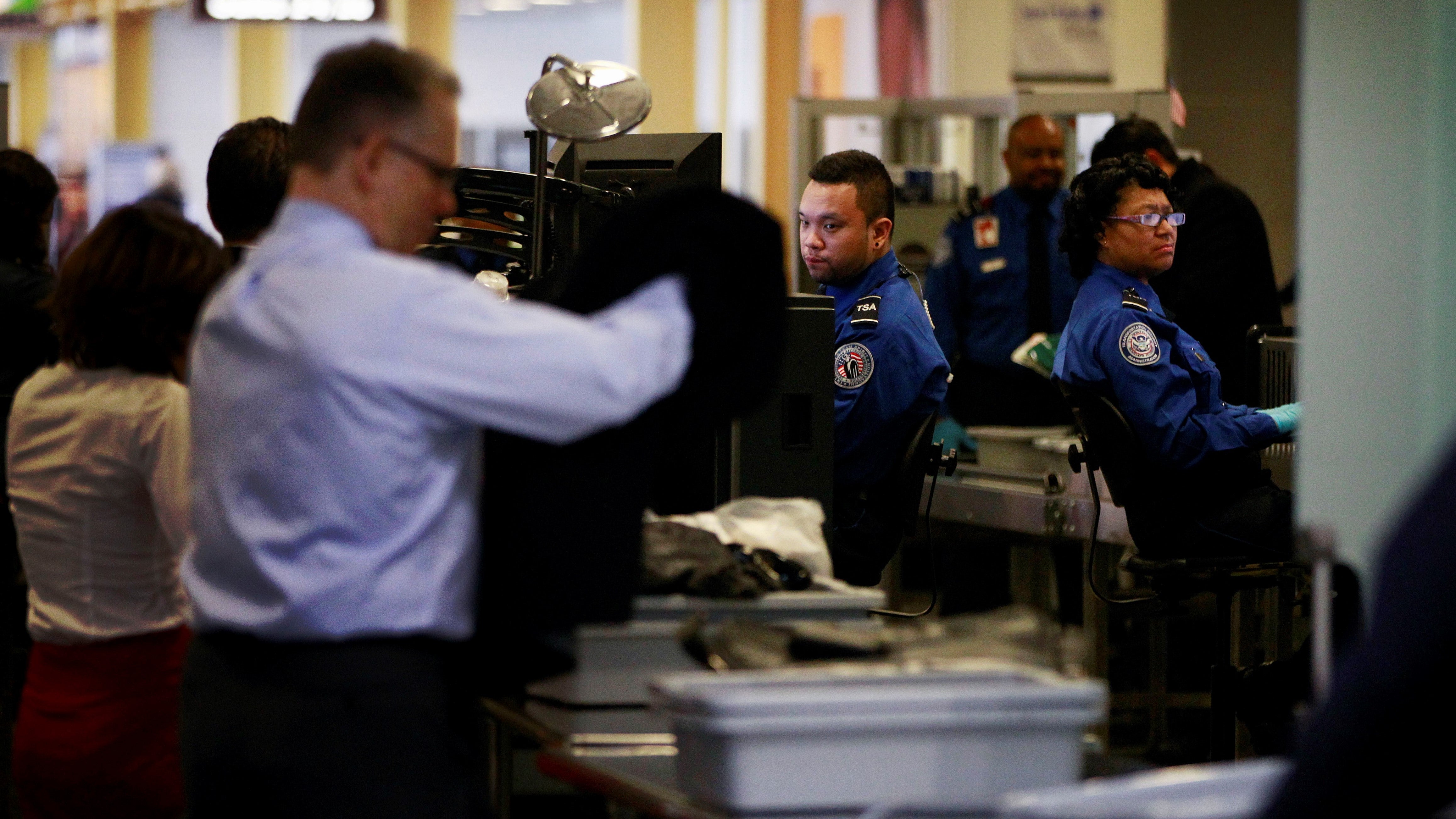 Start Pulling Out Your Tablets And E-Readers When You Go Through US Airport Security