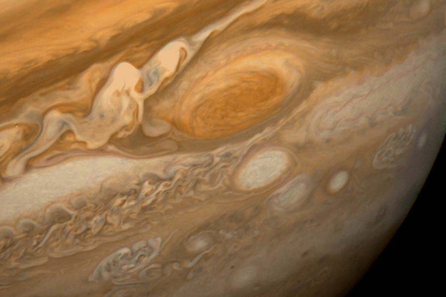 de-gigantische-orkaan-versnelt-in-de-grote-rode-vlek-van-jupiter