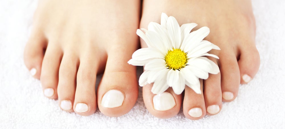 how-to-treat-yellow-toenails