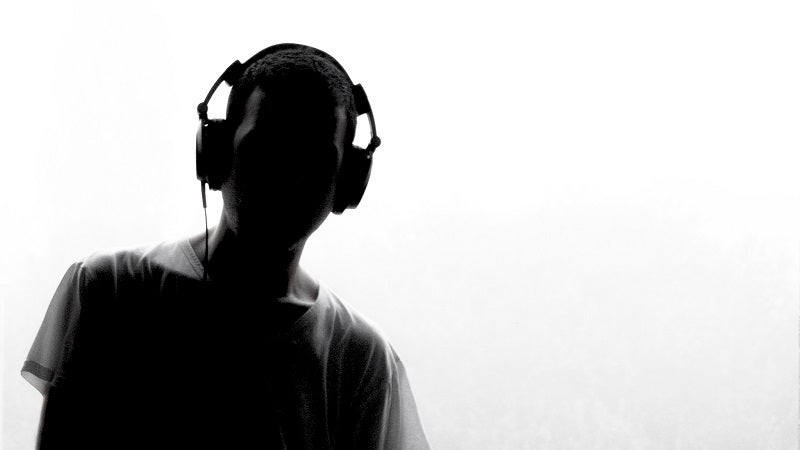 why-we-love-listening-to-sad-music-lifehacker-australia