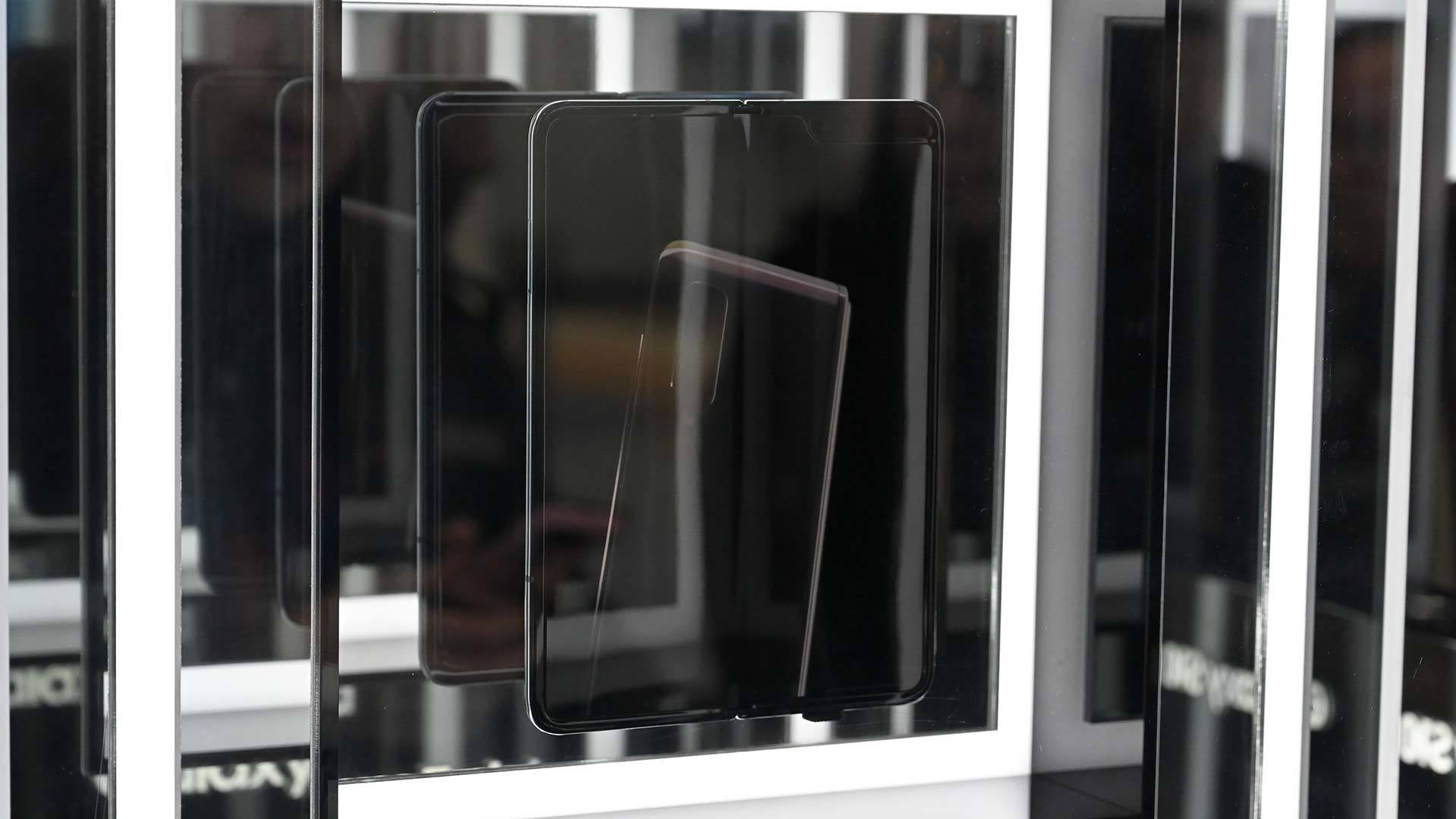 Samsung’s Doing Everything It Can To Make The Galaxy Fold’s Crease Invisible
