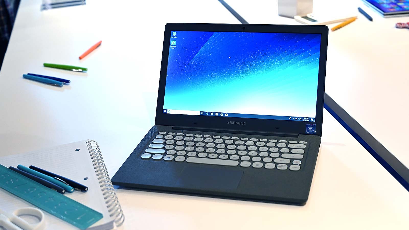 Samsung's Latest Laptops Want To Win You Over With Style Gizmodo