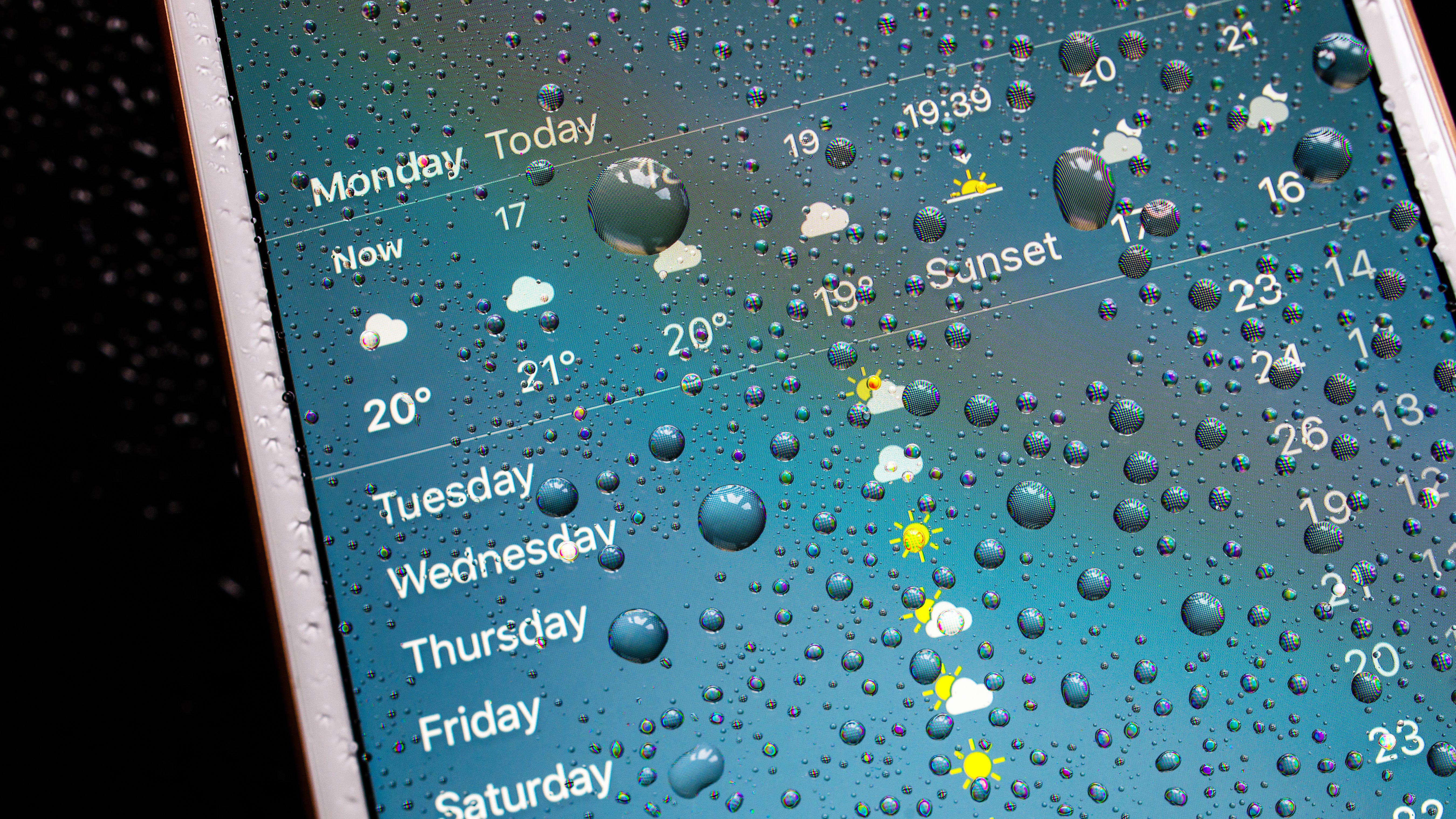 How To Predict The Weather When Your Apps Give You Conflicting Forecasts