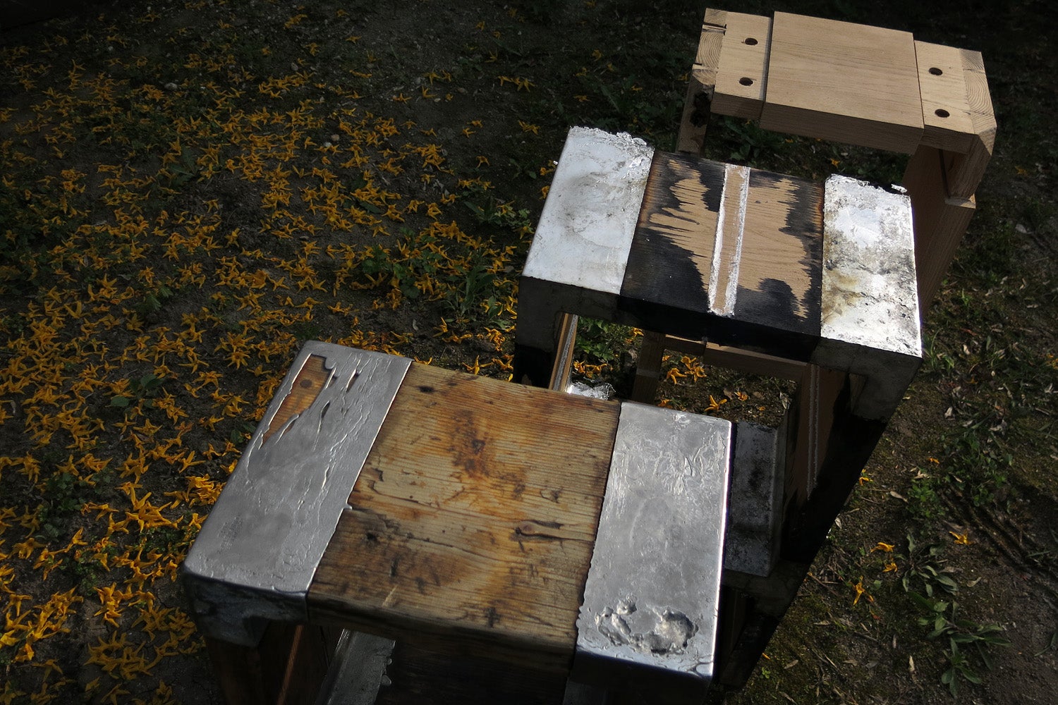 Casting Molten Metal On Wood With A Hungarian Design Master | Gizmodo Australia
