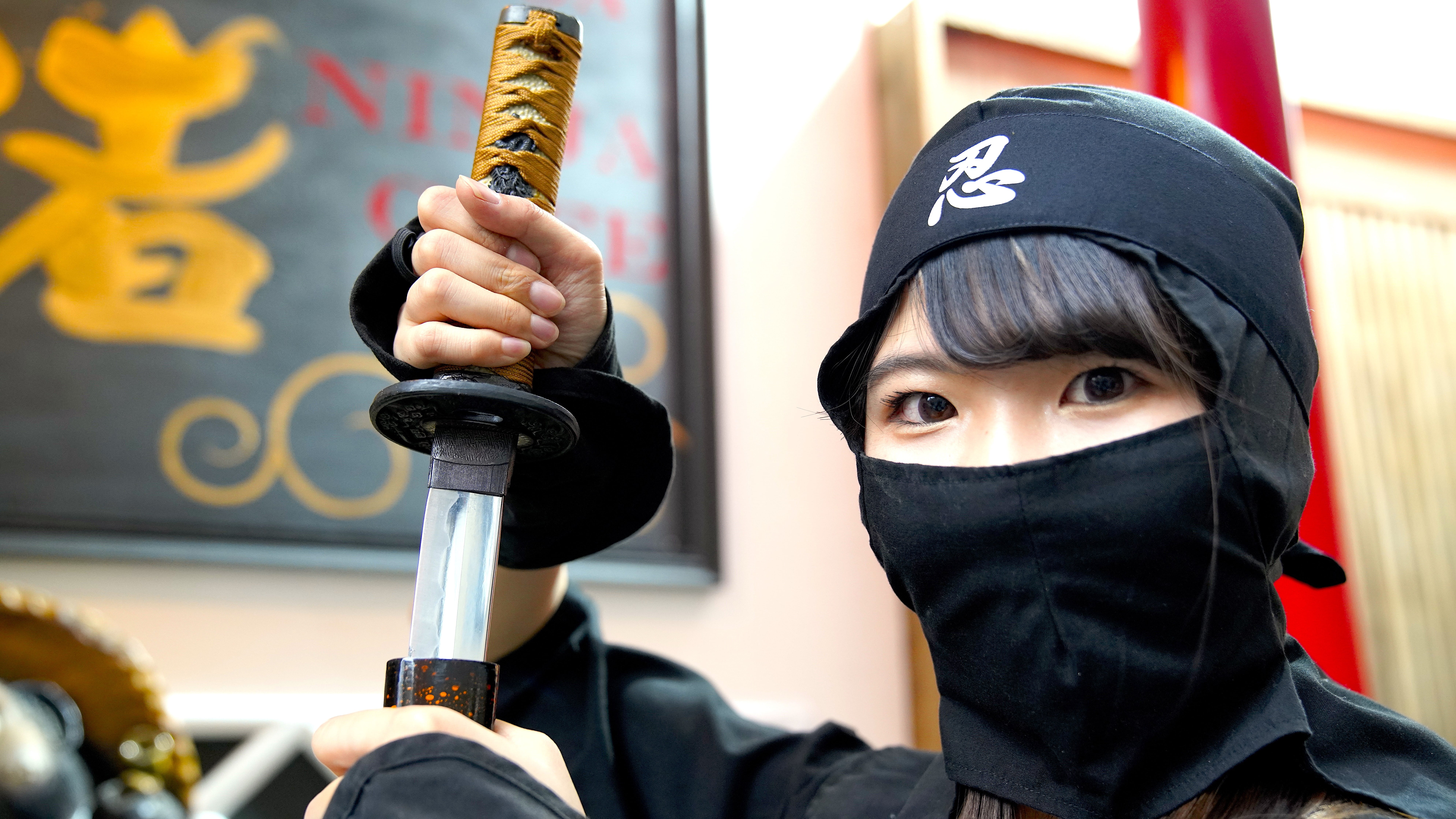 At Tokyo’s Ninja Bar, Drink Beer And Throw Shuriken
