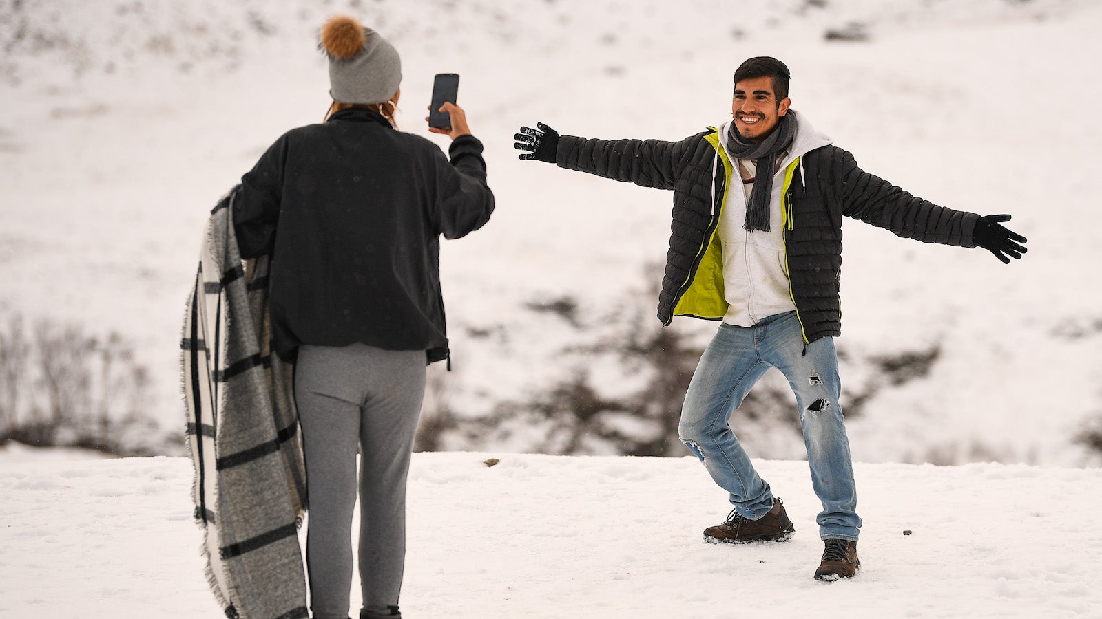 How To Take A Flattering Pic Of Someone When They Hand You