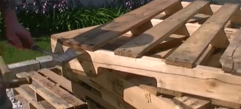 How To Take Apart Shipping Pallets Without Hurting Yourself Like An Idiot