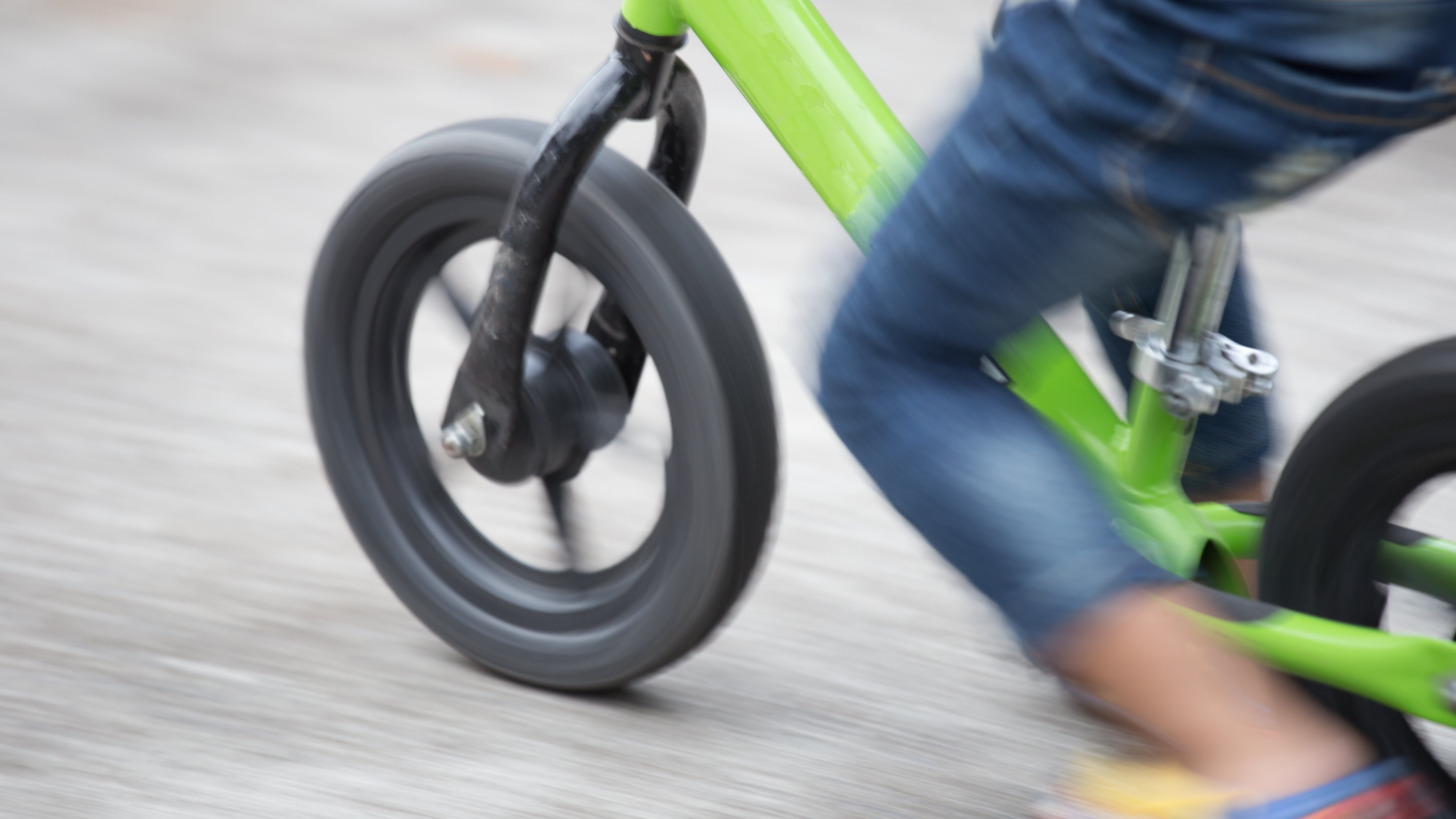 how to teach kid to pedal bike