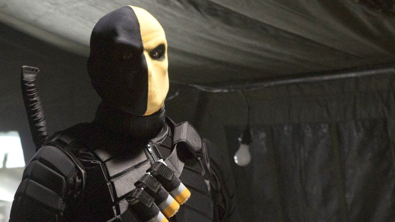Turns Out The Real Story Behind Deathstroke’s Arrow Debut Is Just As Noncommittal As The Show’s Own Explanation