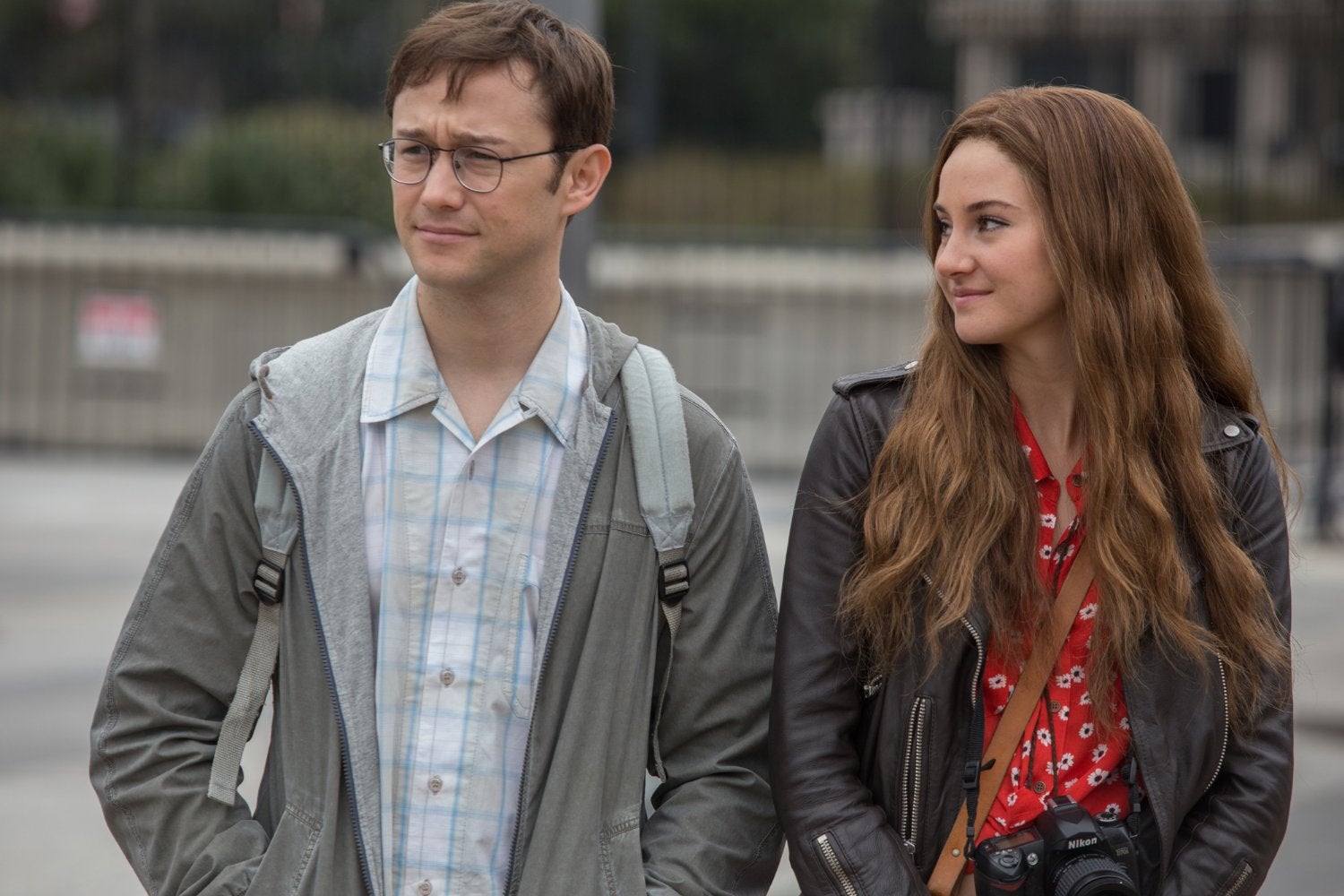 Snowden Movie Review: Too Much Humping, Not Enough Hacking ...