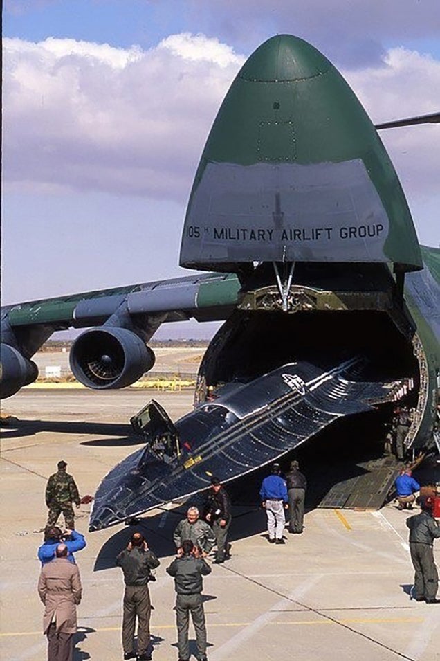 Fascinating photos reveal how they built the SR-71 Blackbird