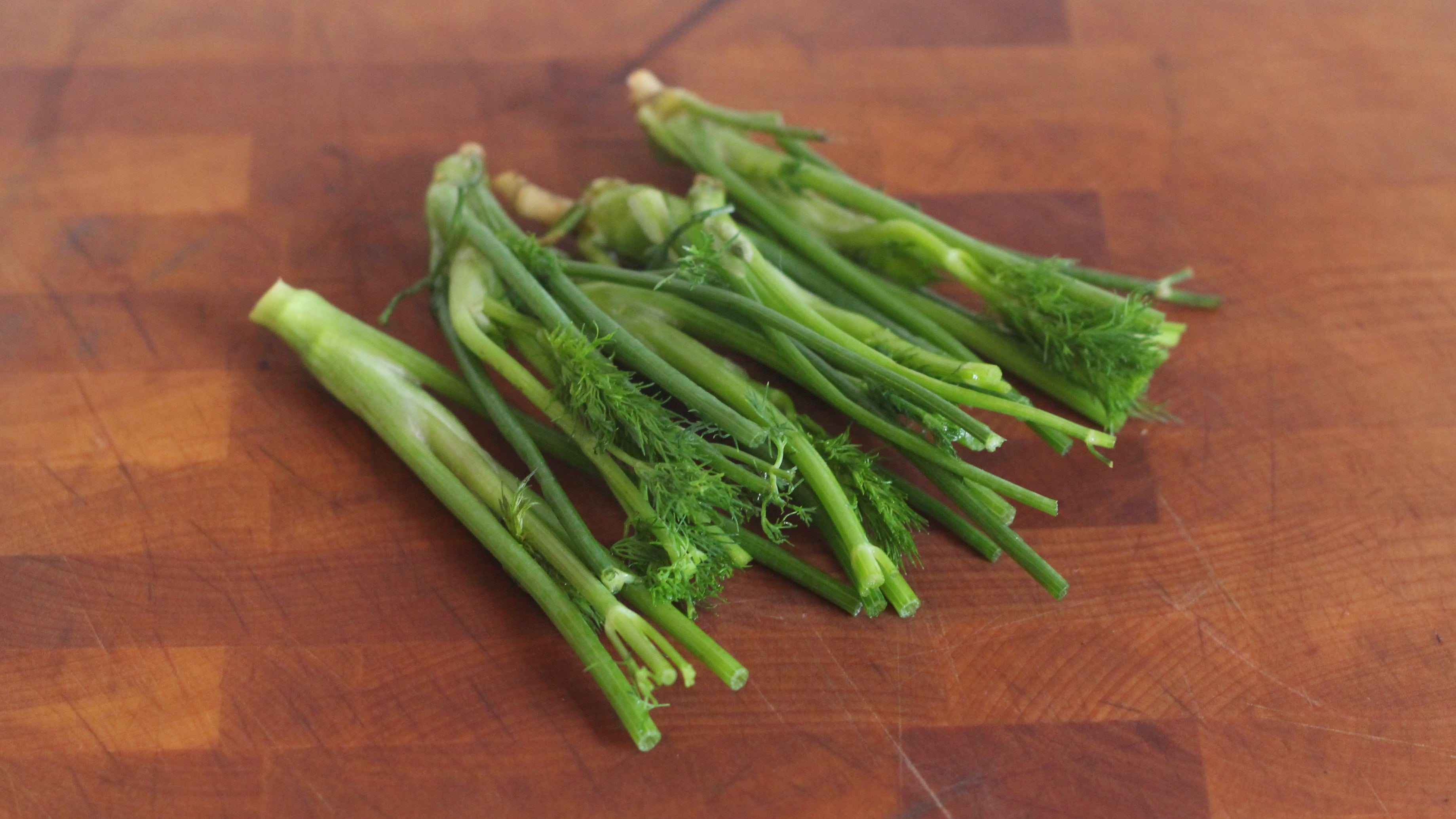 Make Pickle Salt With Dill Stems And Vinegar