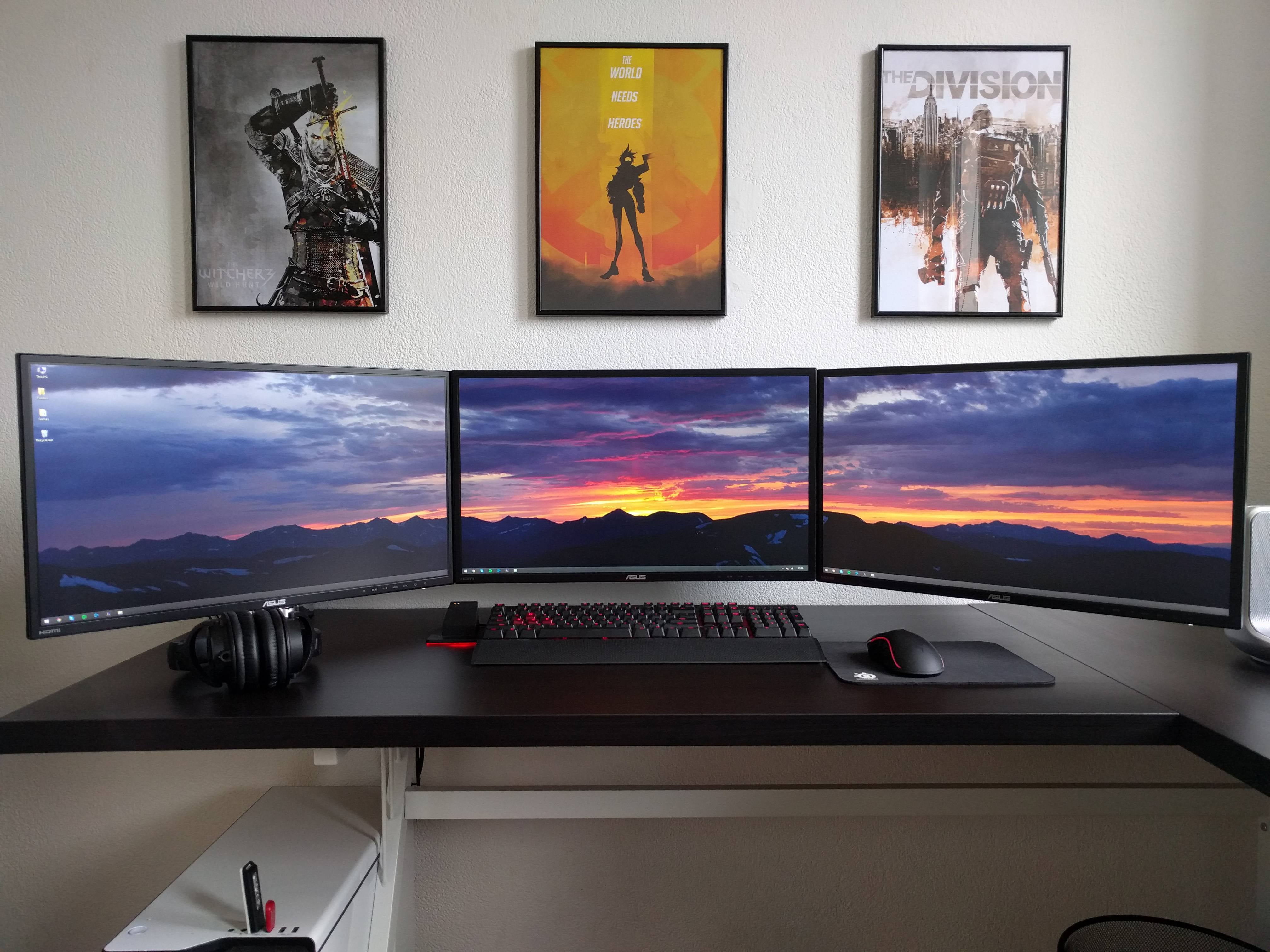 The Gamers Triple Monitor Workspace