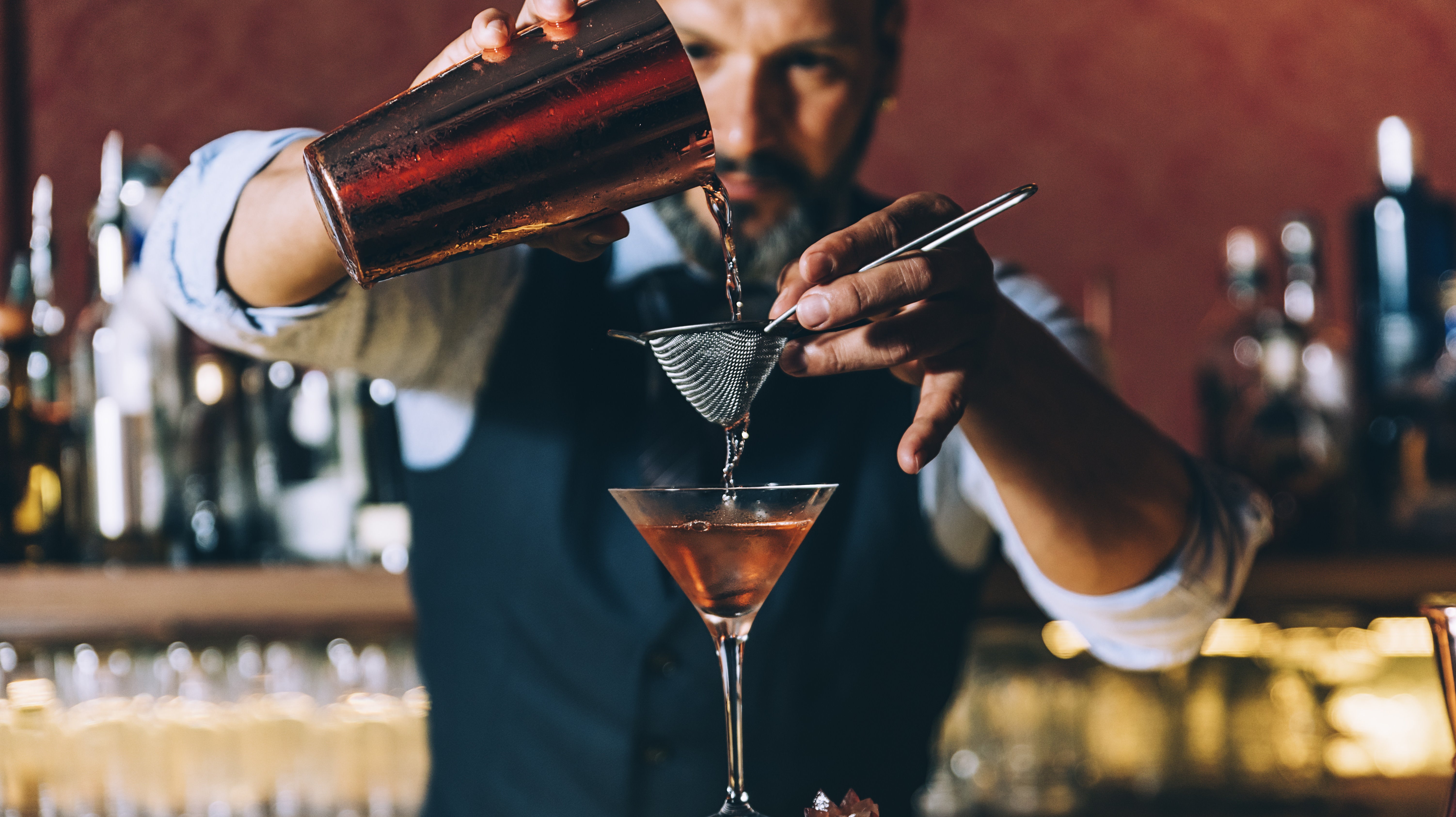 How To Get A Bartender’s Attention Without Being A Jerk