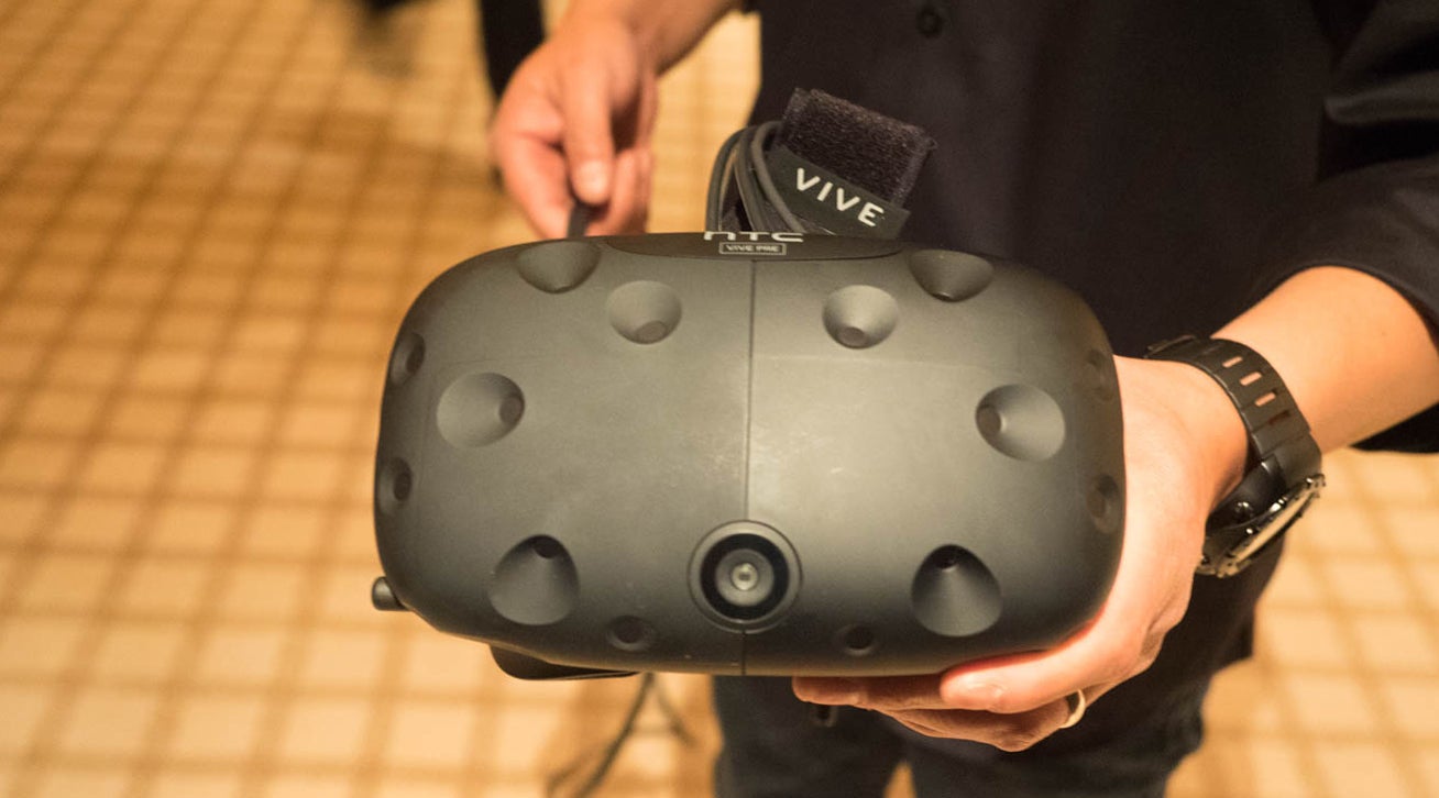 I Tried HTC’s Newest Vive VR Headset, Here’s What It Looks Like