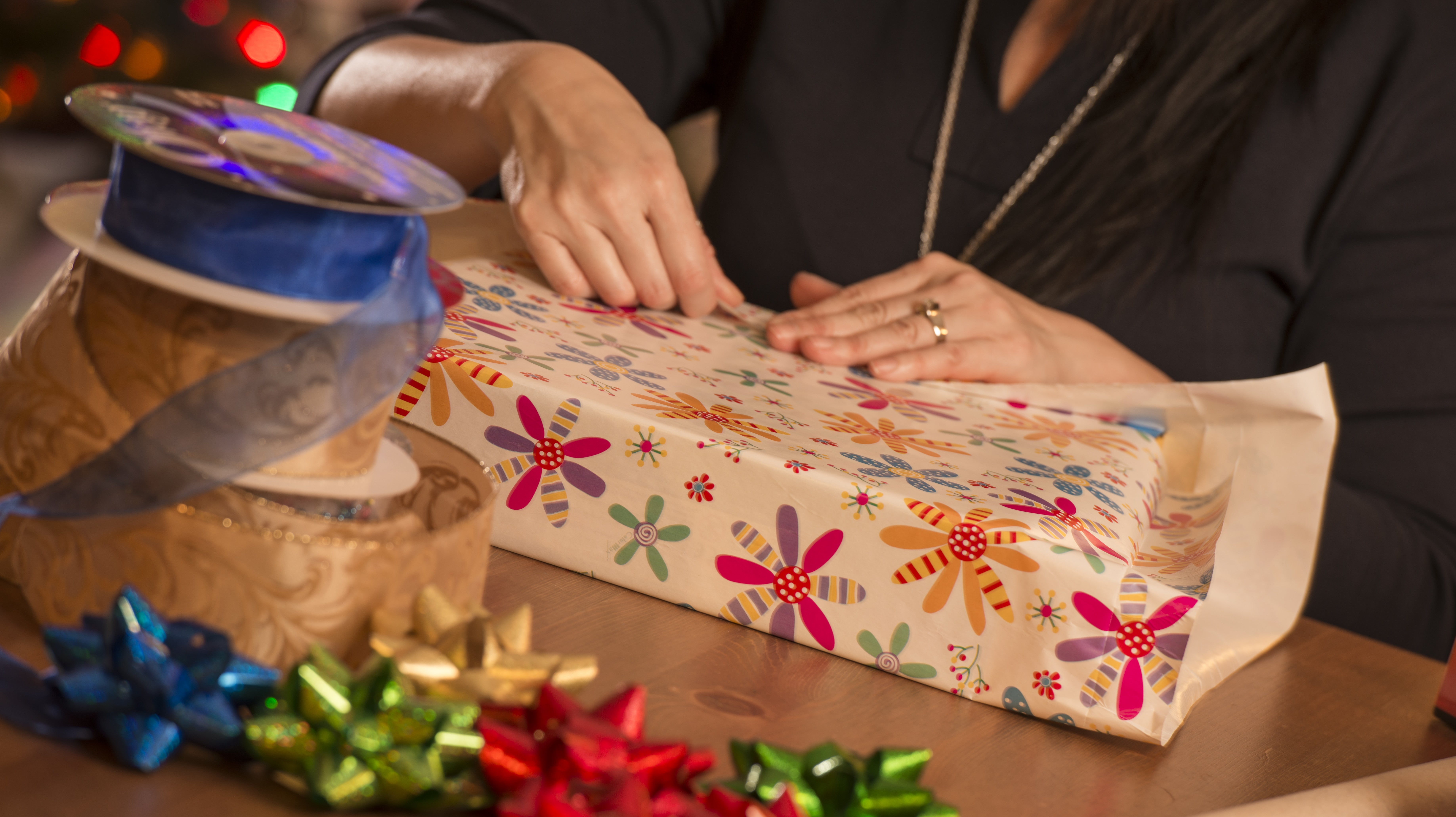 Don’t Struggle To Make Your Holiday Wrapping Perfect