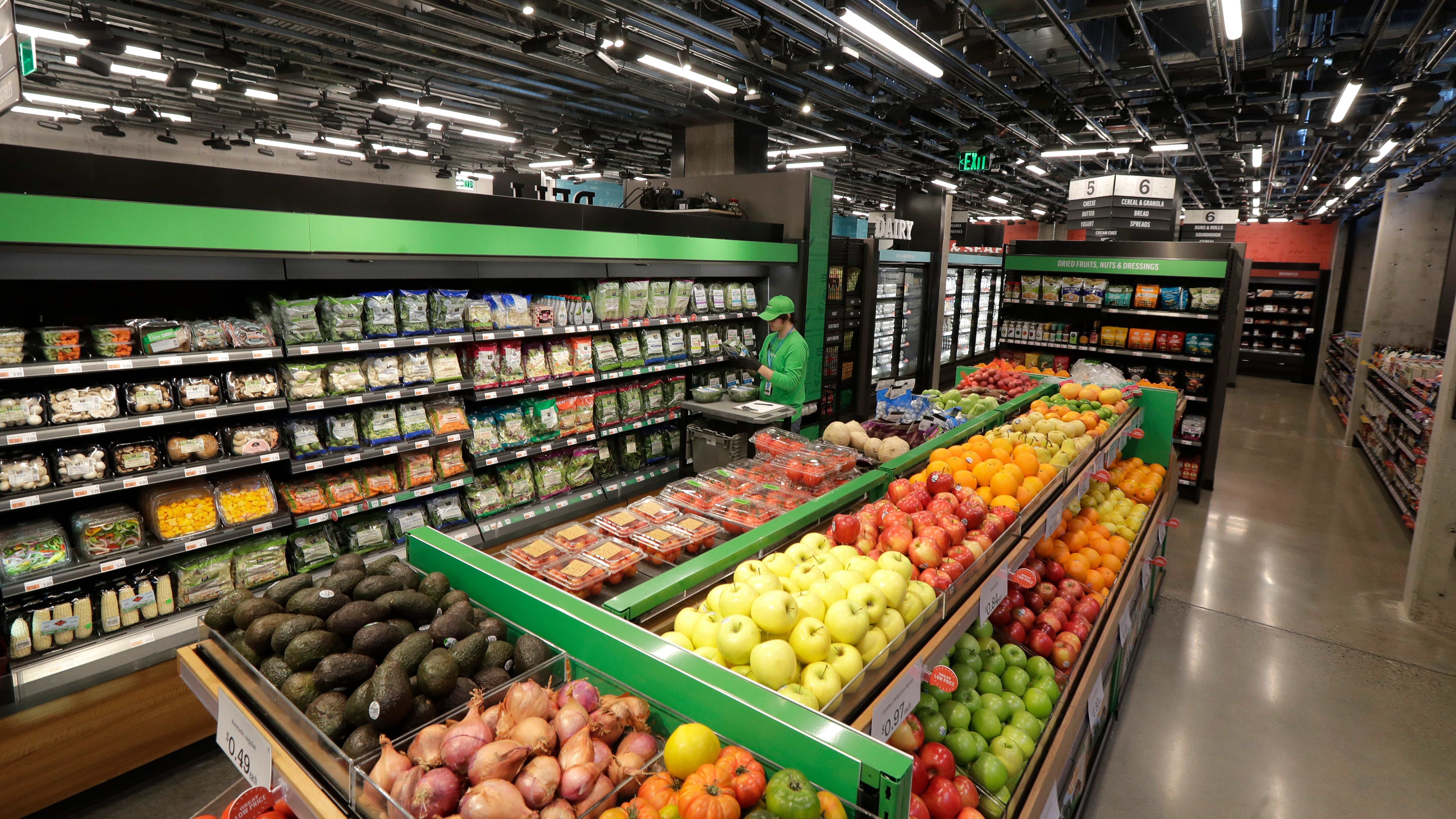 Amazon Opens Its First FullSized Cashless Go Grocery Store Gizmodo UK