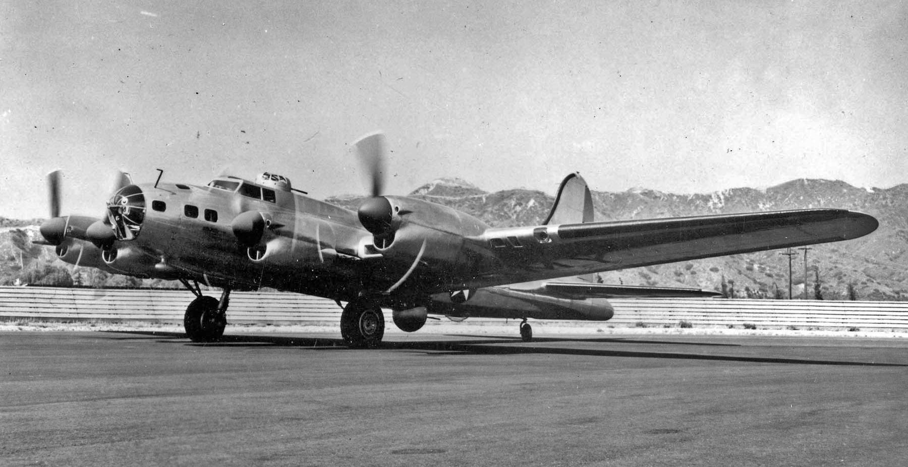 gijobelsos plose: the xb 38 flying fortress, a b 17 with the same ...