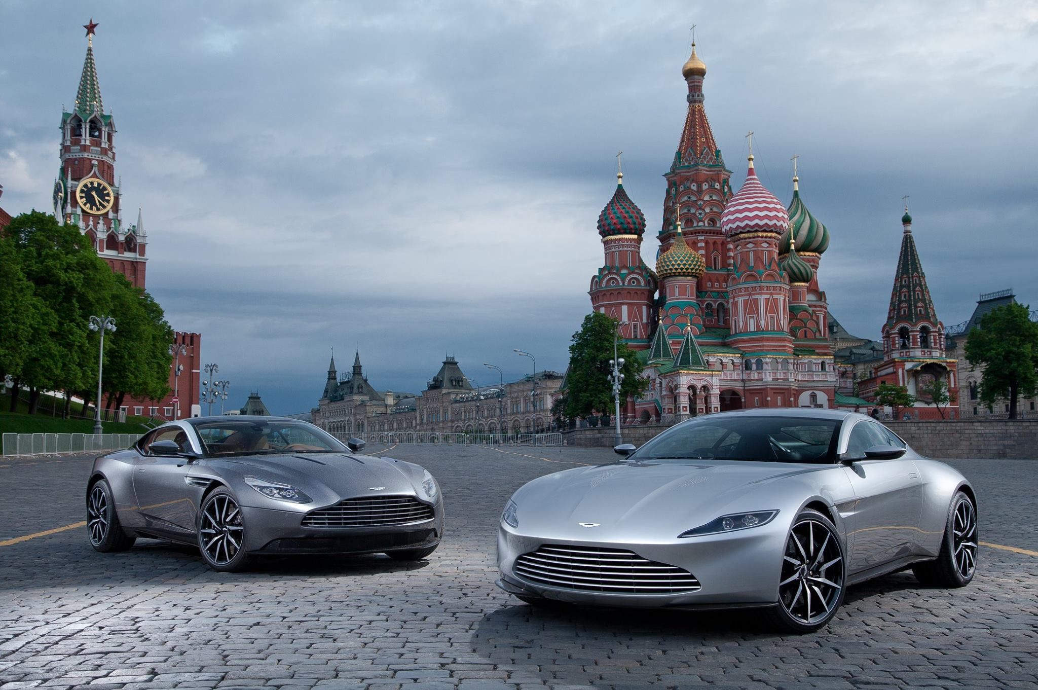 В москву на машине где остановиться. Aston Martin db10. Aston Martin db11 в России.