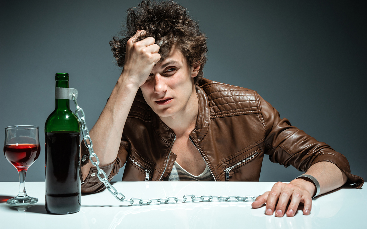 Man drinking Wine. Отливка алкоголизма заговор.