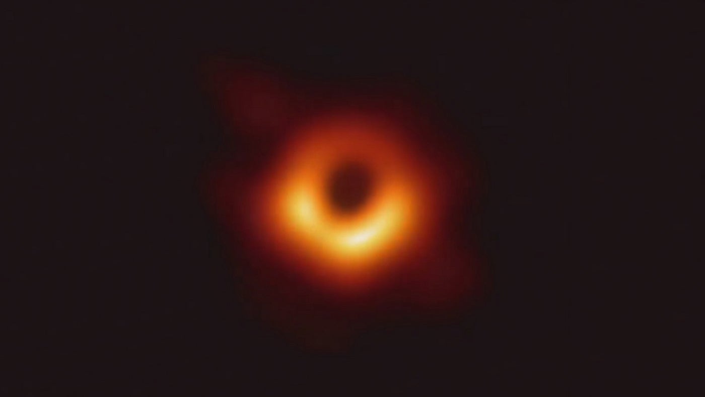 Странная визуализация НАСА перенесет вас внутрь черной дыры
