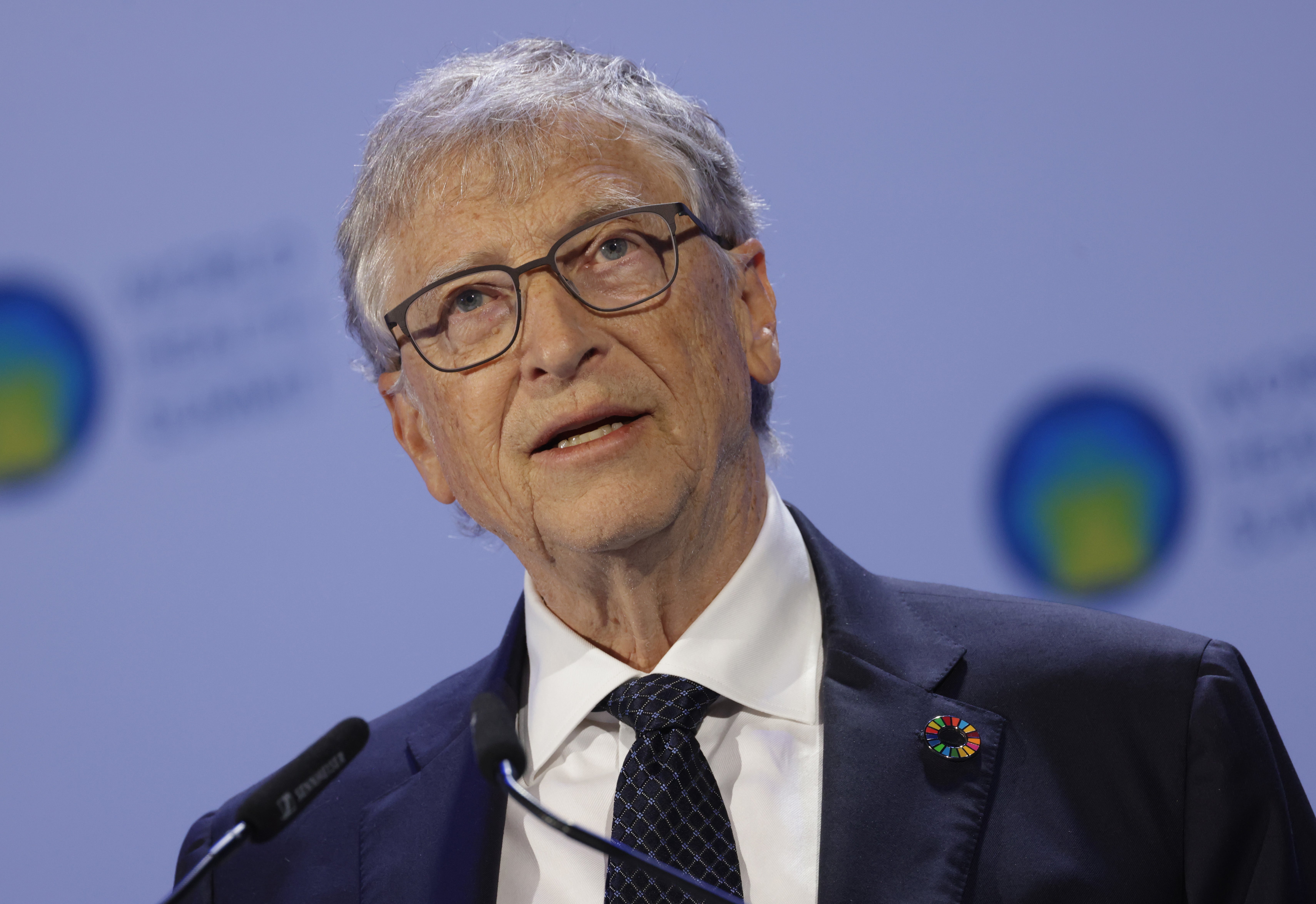 Image for Bill Gates says he'll give away $200 billion: 'I'll still be comfortable'