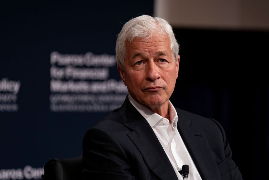 Image for JPMorgan Chase workers are pushing Jamie Dimon to keep hybrid work