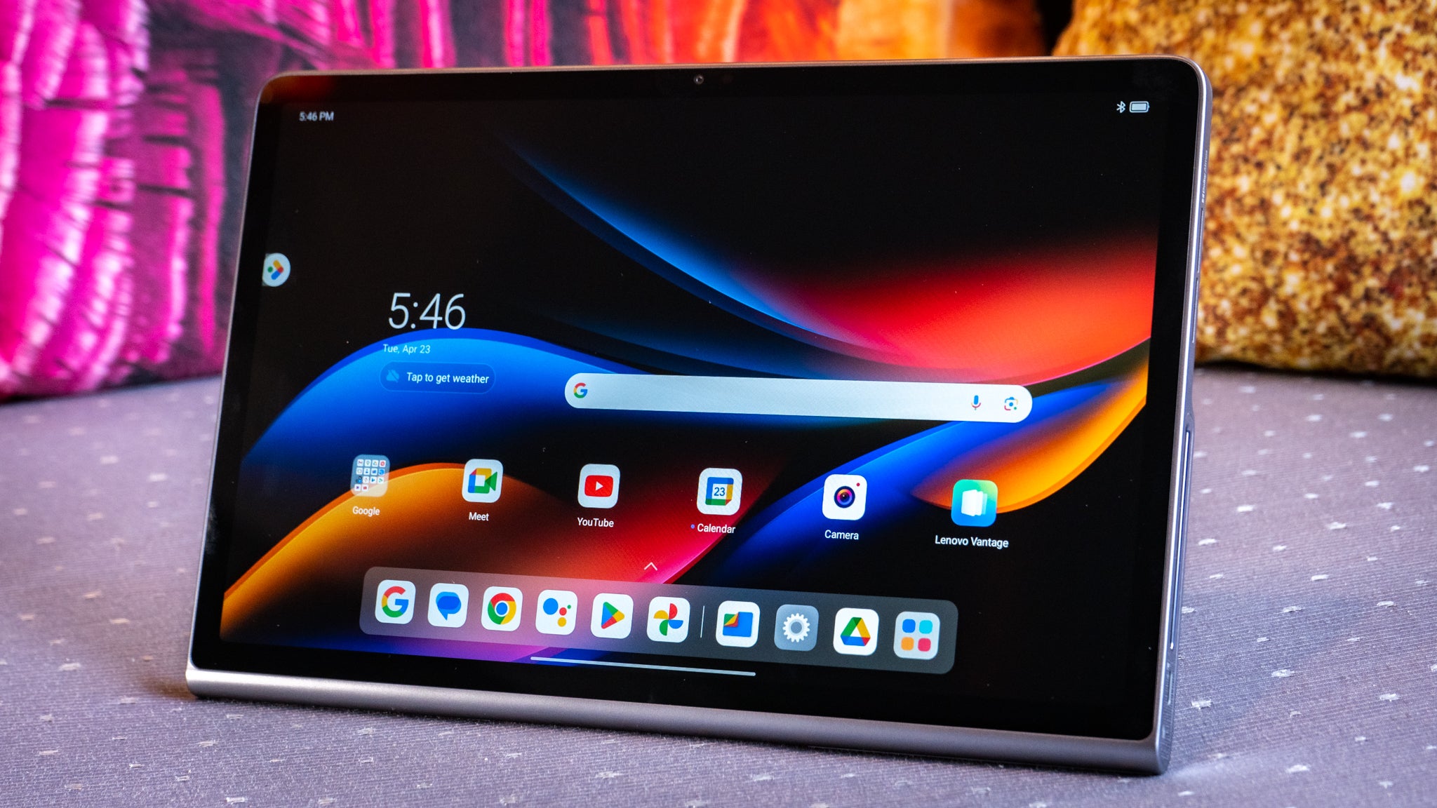 Если вам нравится громкая музыка, вам понравится Lenovo Tab Plus