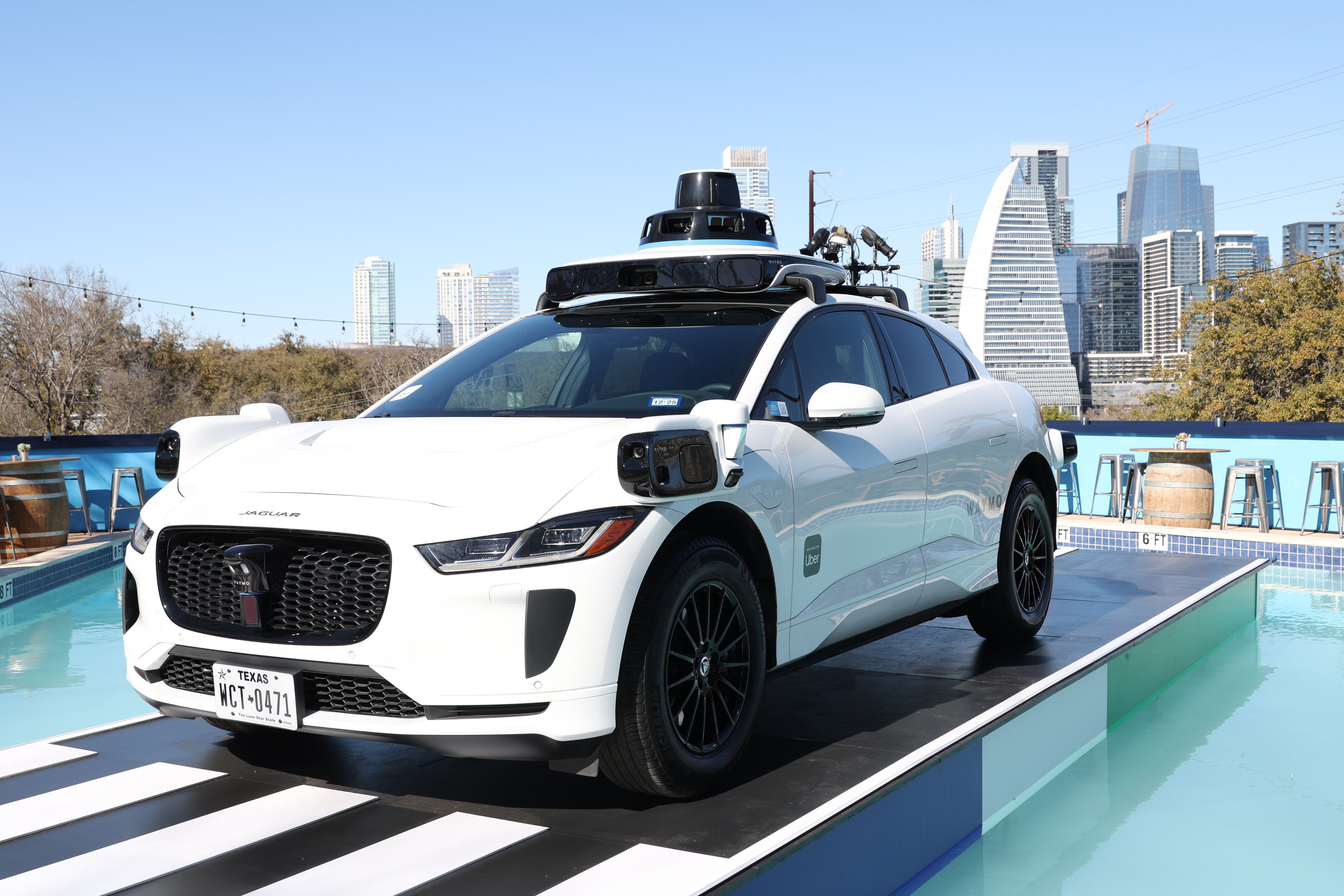 Image for Waymo ruft 1.200 selbstfahrende Autos wegen kleinerer Kollisionen zurück