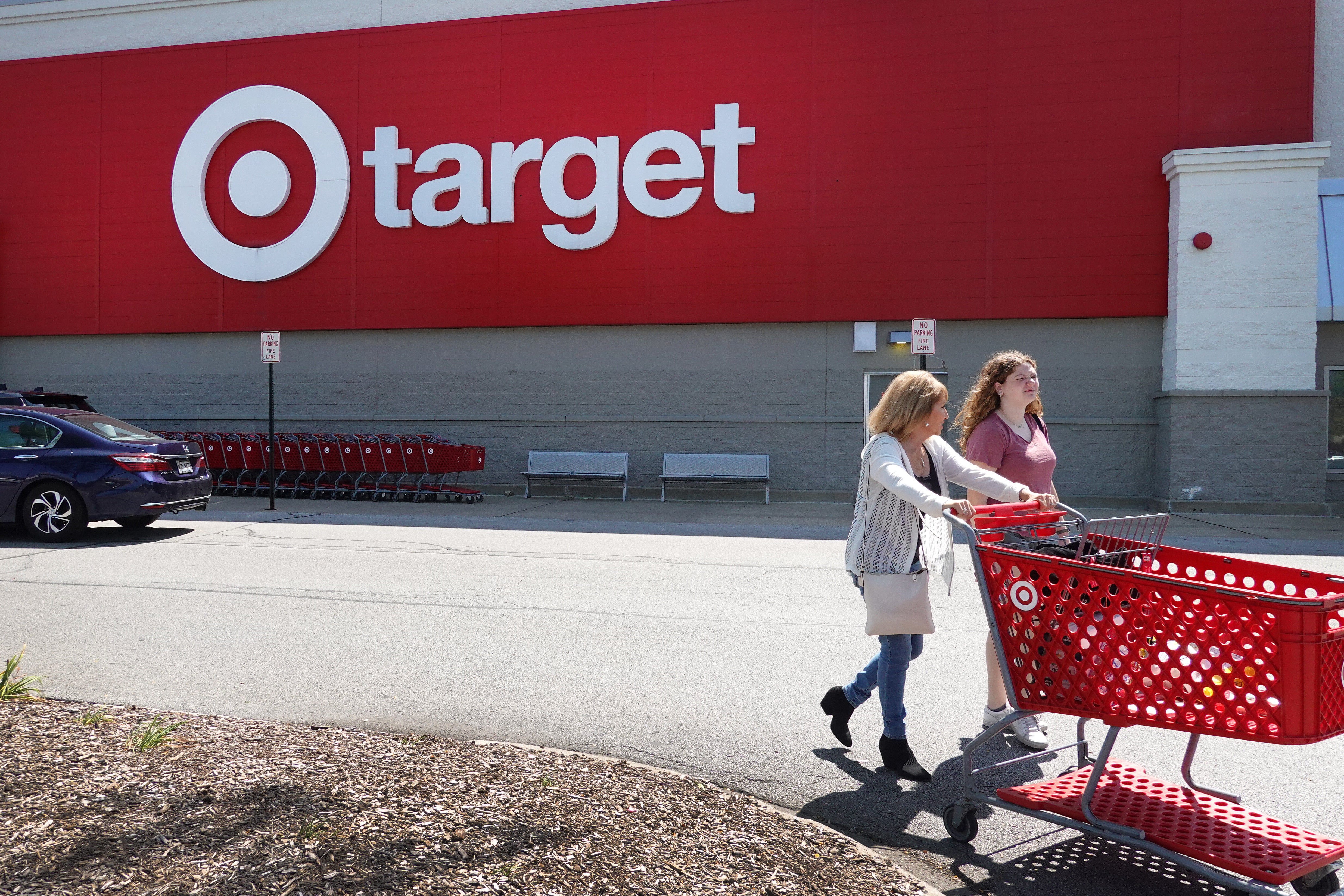 Image for Target acaba de lanzar una enorme señal de alerta sobre el consumidor estadounidense.