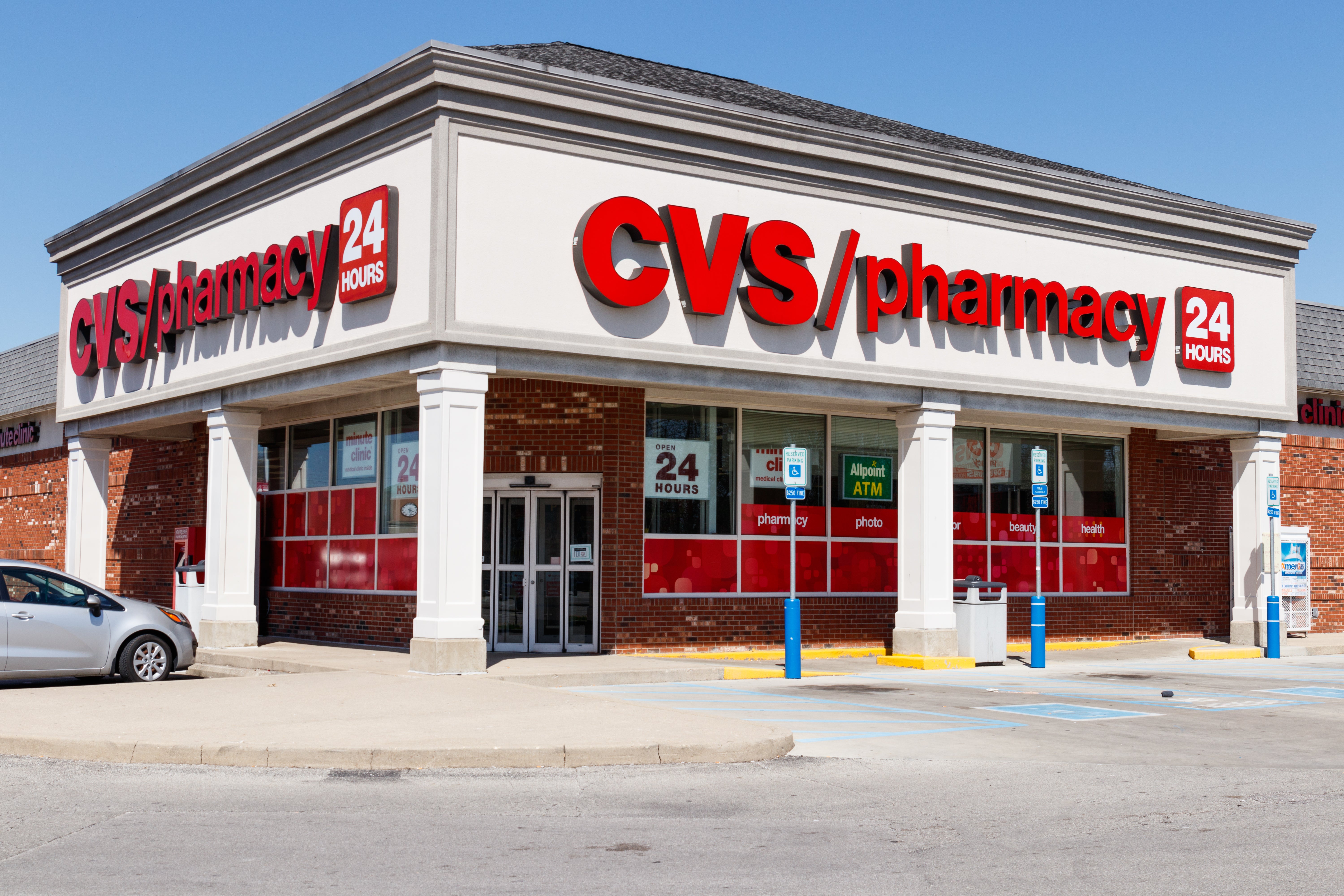 Image for CVS, Cigna, and UnitedHealth inflated cancer and HIV drug prices, FTC says