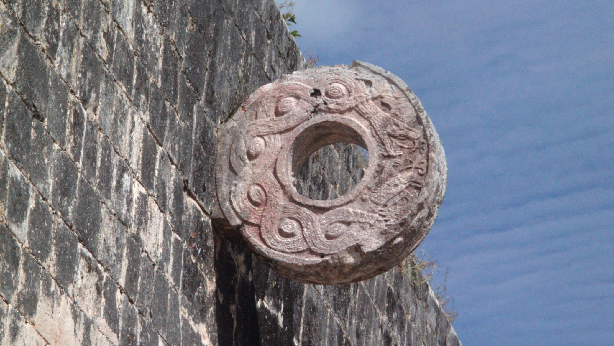 Ритуальные подношения и галлюциногенное растение, найденное под площадкой для игры в мяч древних майя