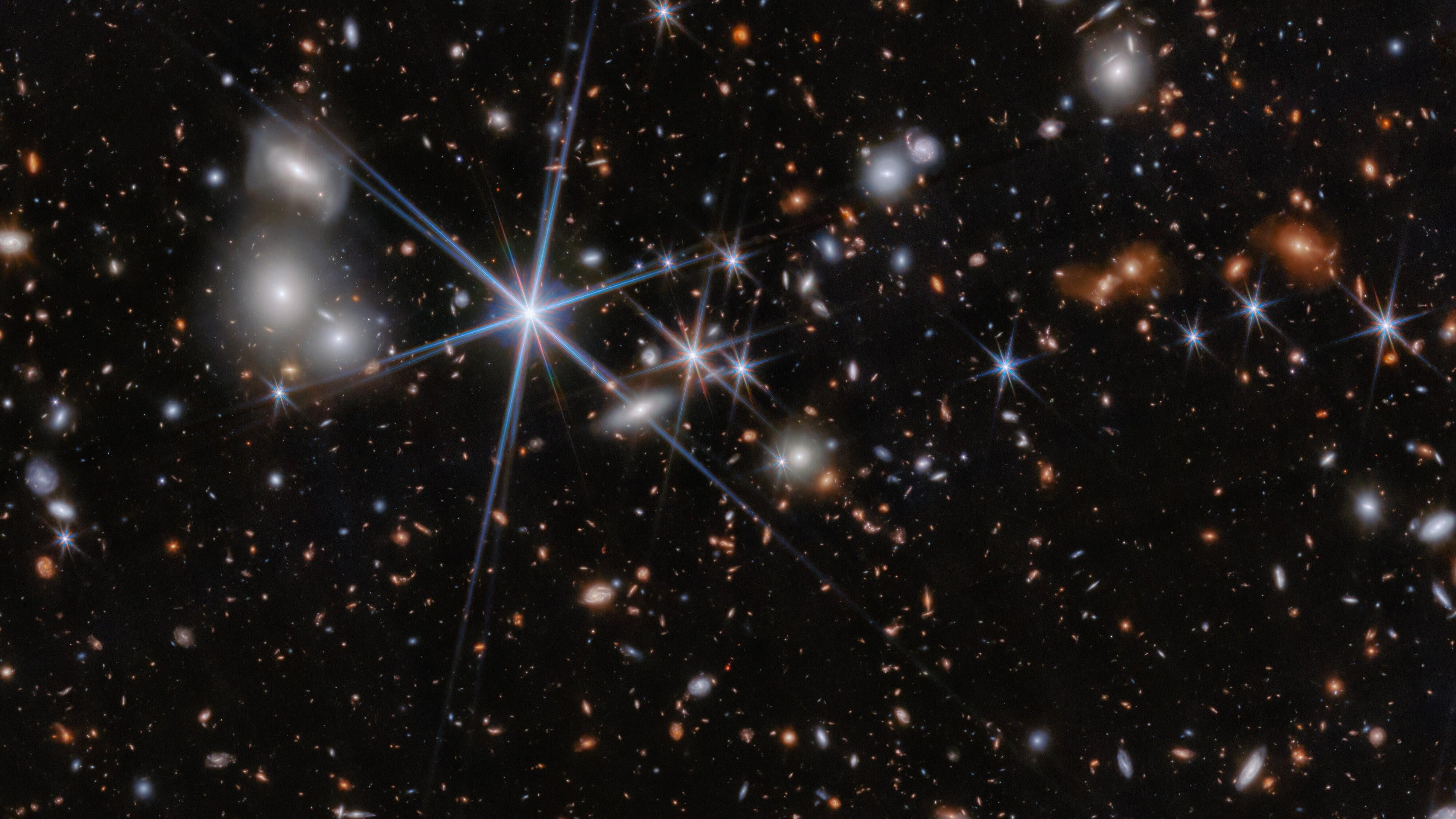 Уэбб обнаружил рекордное слияние черных дыр в древней Вселенной