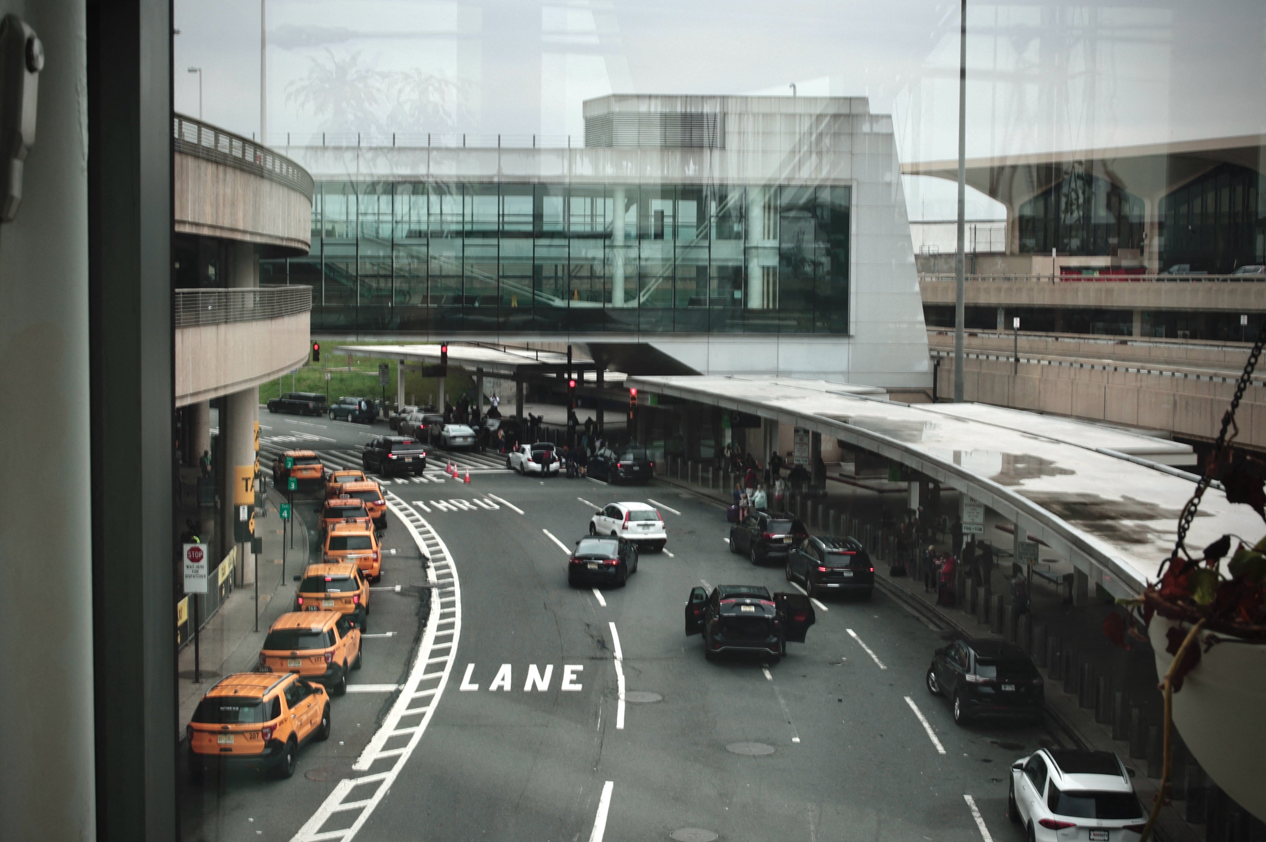Image for United Airlines tries to lure customers back to Newark with lower prices as a shuttered runway reopens