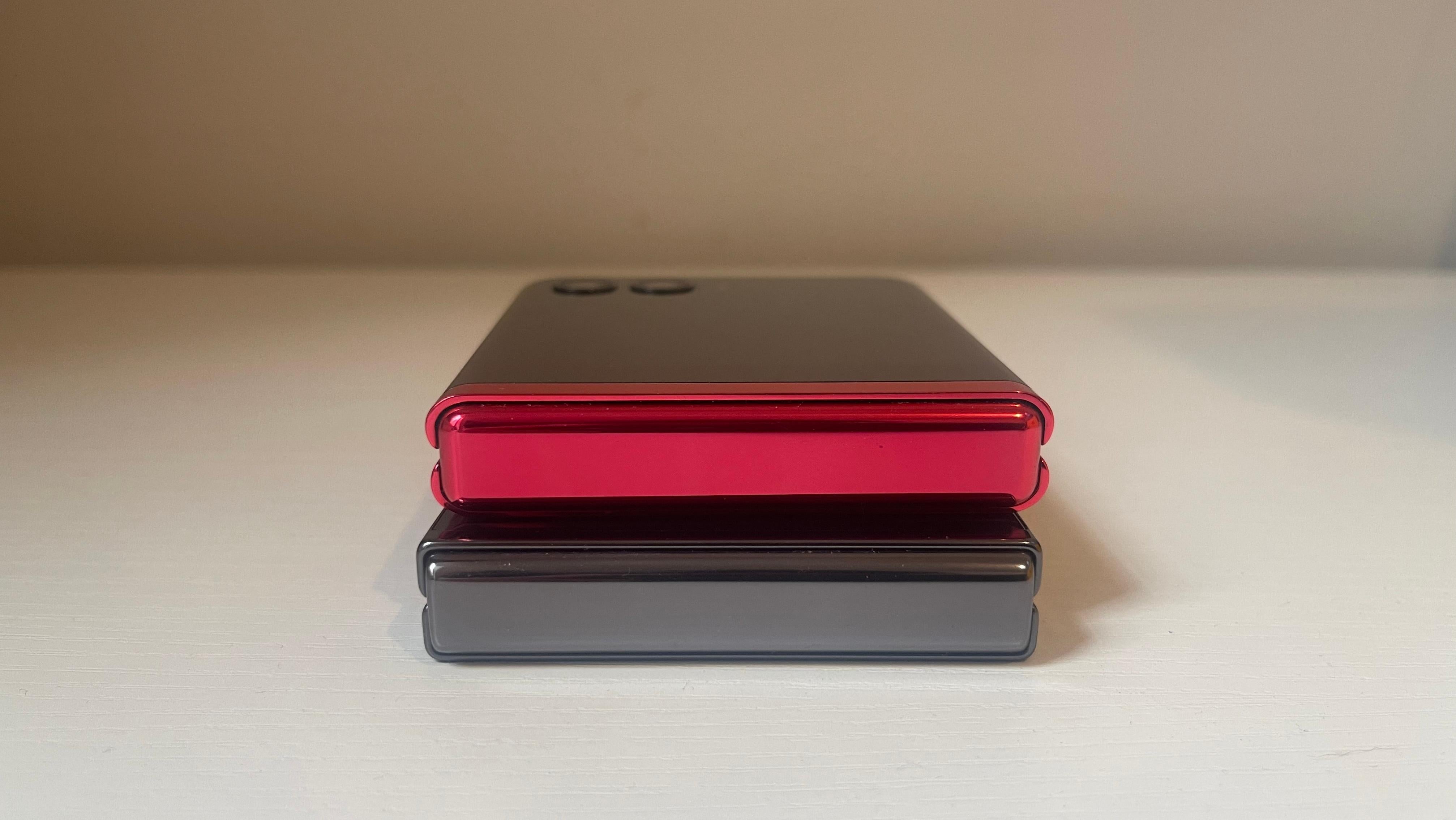 Samsung Galaxy Z Flip 5 и Motorola Razr+: какой складной телефон за 1000 долларов подойдет вам лучше всего?